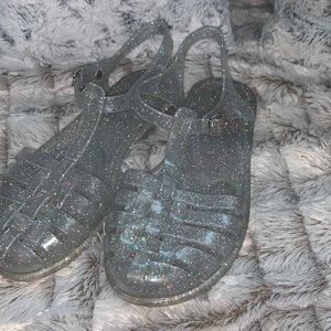 Old Navy kids jelly’s  size 3?